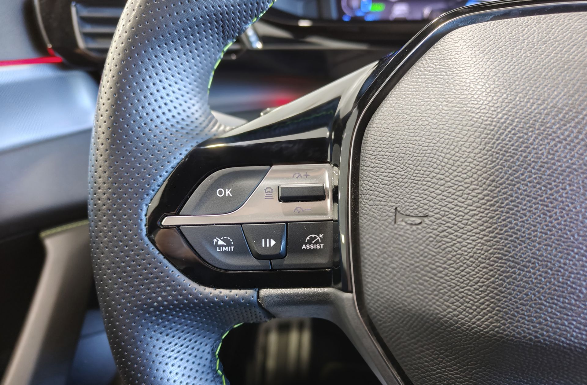 Peugeot 308 SW Hybrid 225 GT eEAT8 - foto 36