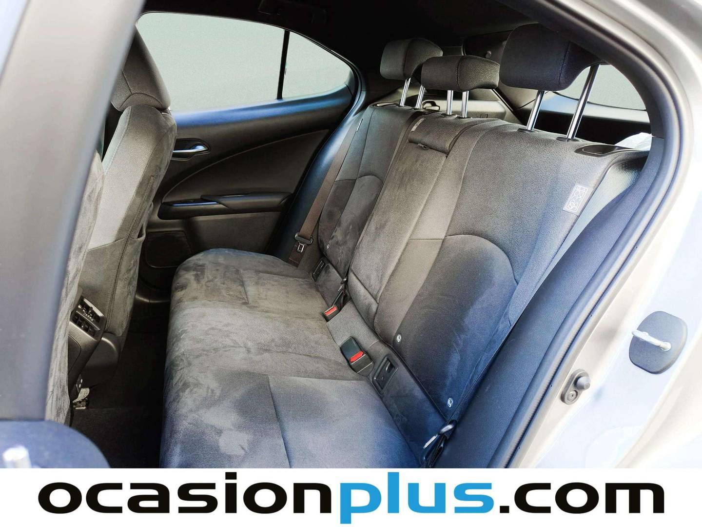 Foto asientos traseros Lexus UX Lexus UX 250h Business 2WD (184 CV)