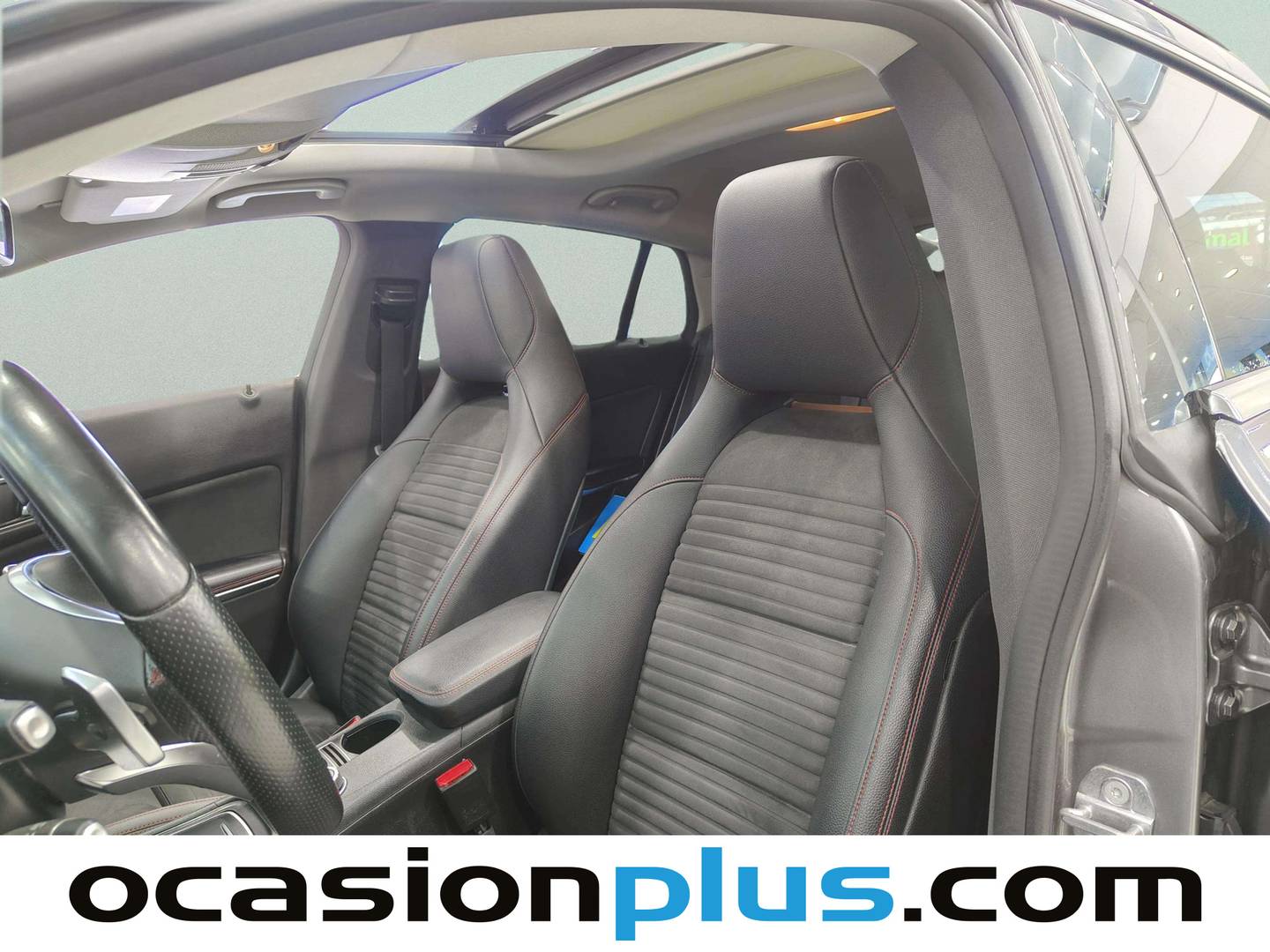 Foto asientos traseros Mercedes CLA Mercedes CLA Shooting Brake 200 (163 CV)