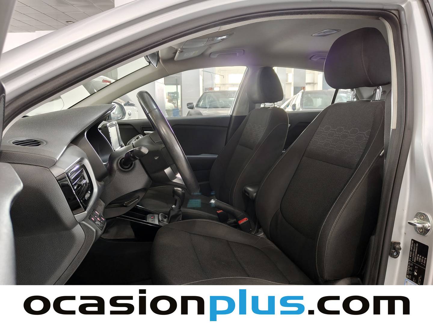 Foto asientos delanteros KIA Rio KIA Rio 1.4 DOHC Active (97 CV)