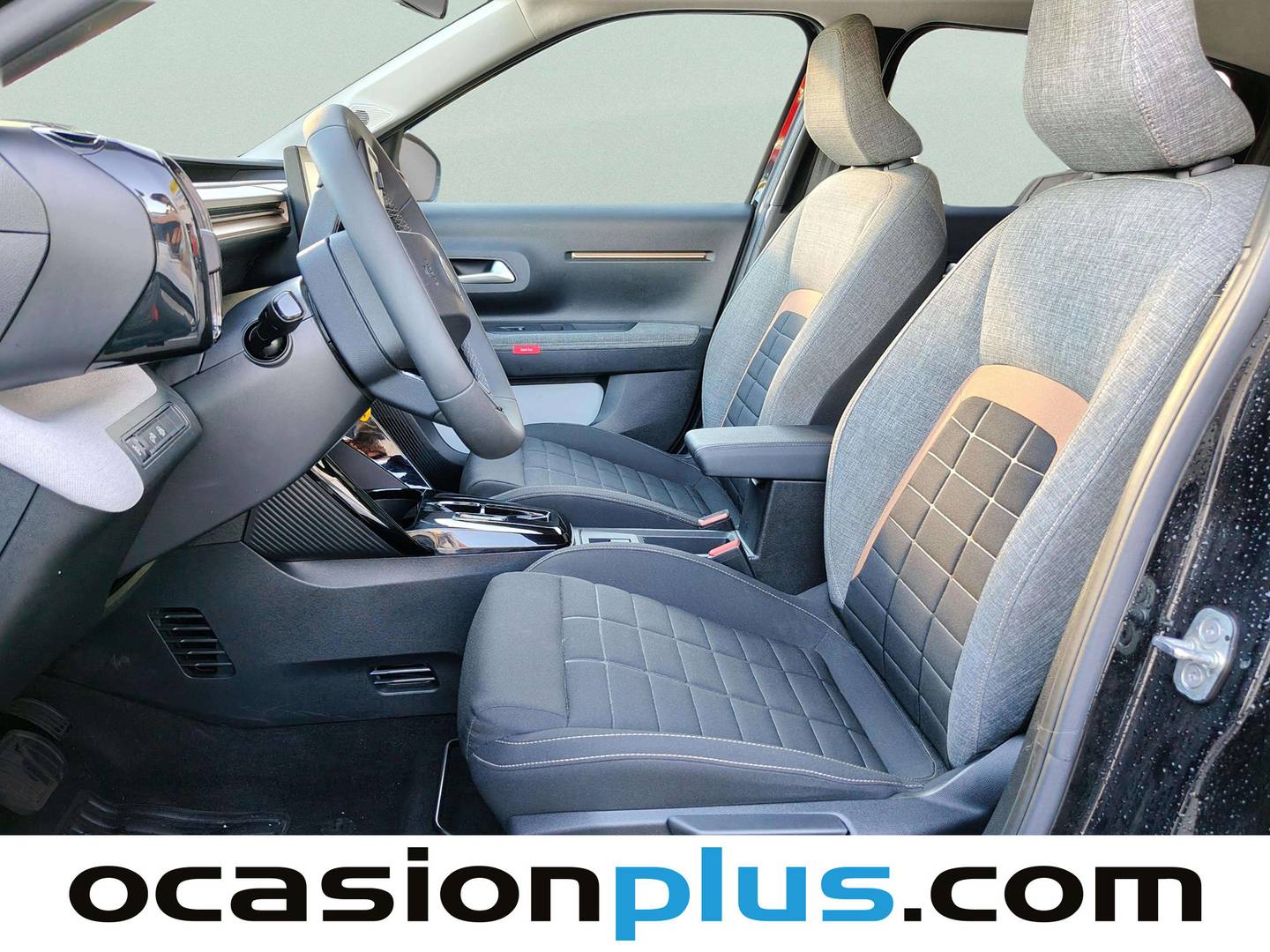 Foto asientos delanteros Citroën C3 Aircross Citroën C3 Aircross Hybrid 145 Plus e-DCS6 (145 CV)