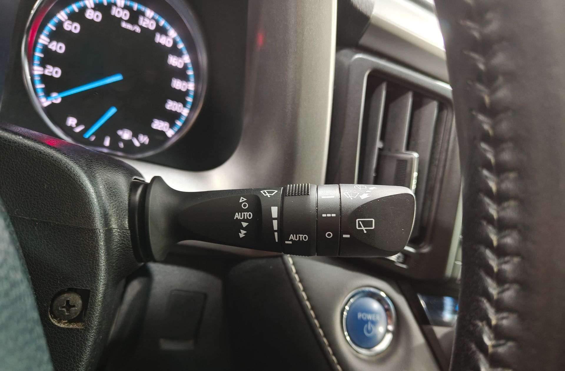 Toyota RAV4 2.5l hybrid Feel! 2WD - foto 28