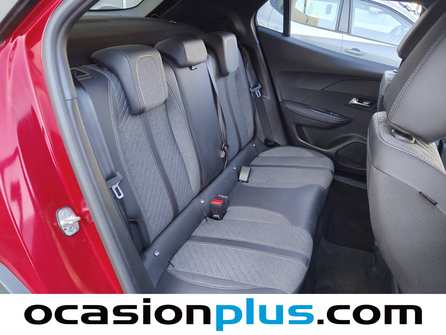 Foto Peugeot 2008 Peugeot 2008 Allure Hybrid eDCS6  (136 CV)