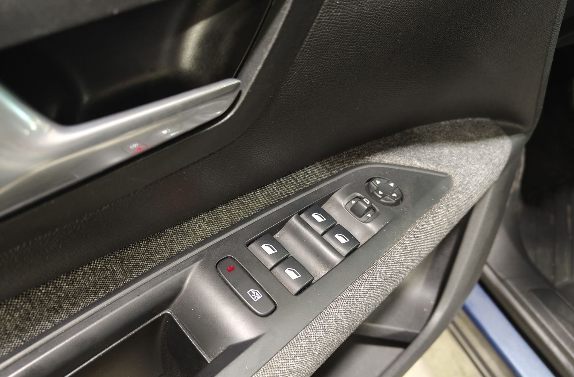 Peugeot 5008 1.6L BlueHDi Active EAT6 7 plazas - foto 38