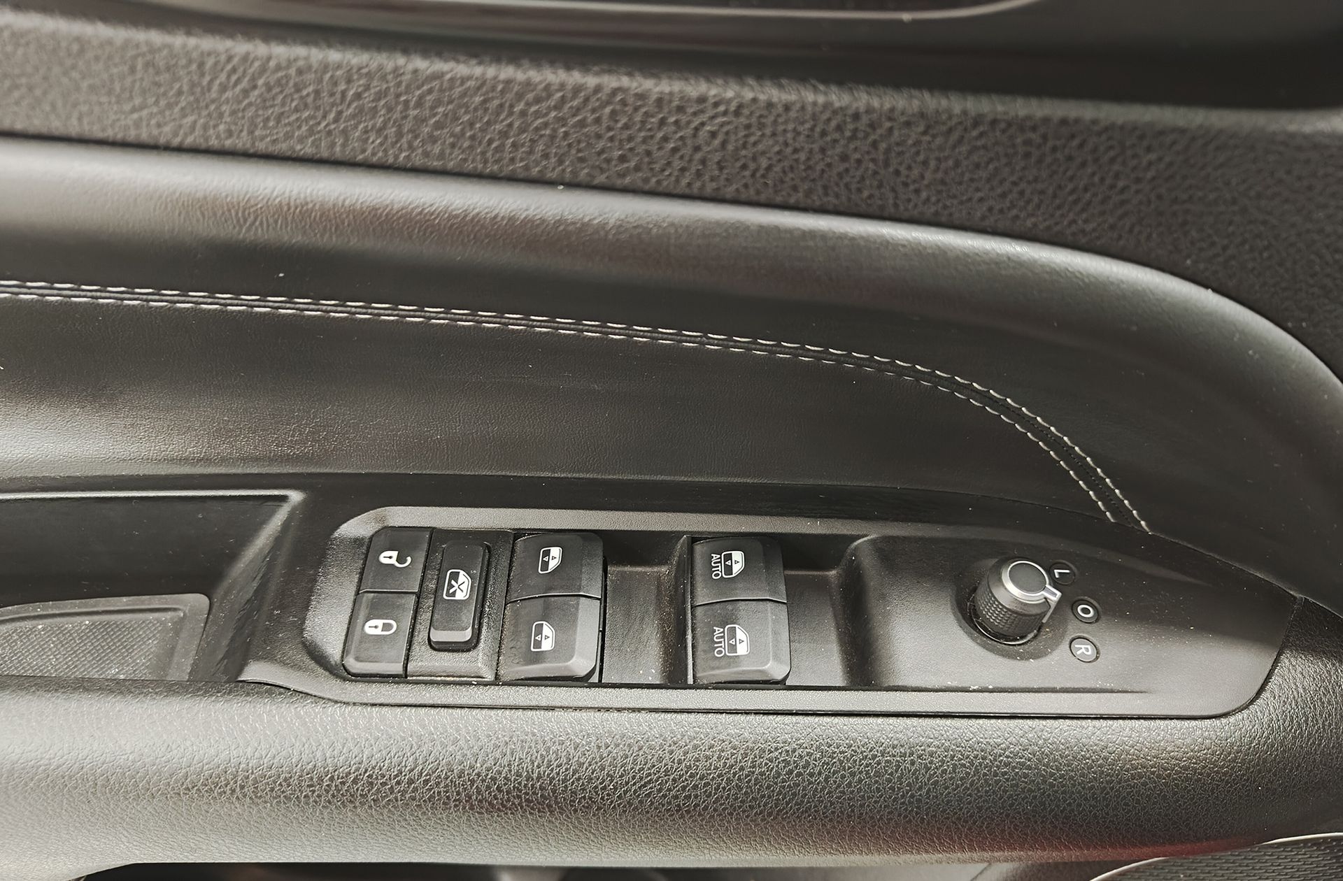 Jeep Compass 1.3 Gse Night Eagle FWD - foto 36