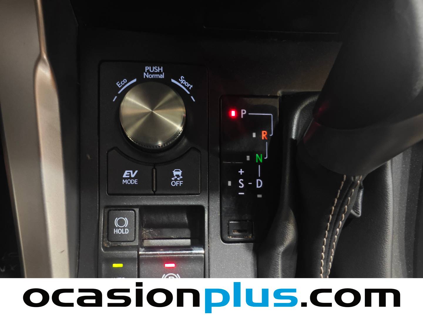 Foto Lexus NX Lexus NX 300h Business 2WD (197 CV)