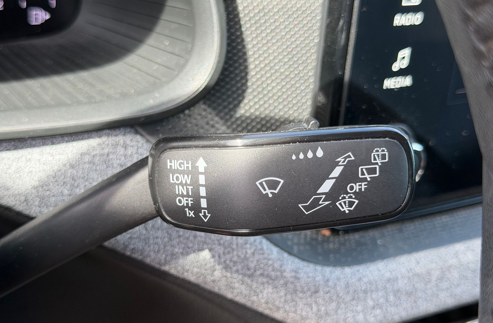 Škoda Kamiq 1.0 TSI Selection DSG - foto 23