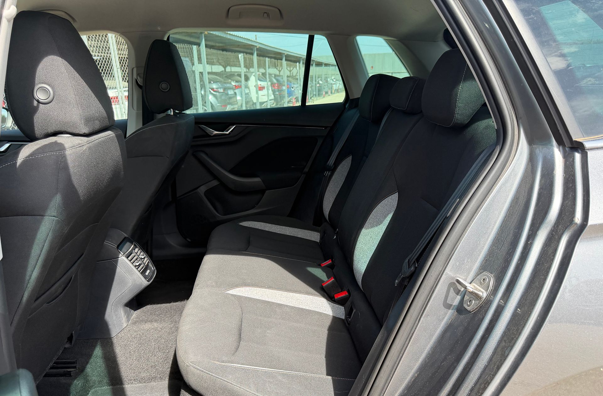 Škoda Kamiq 1.0 TSI Selection DSG - foto 9