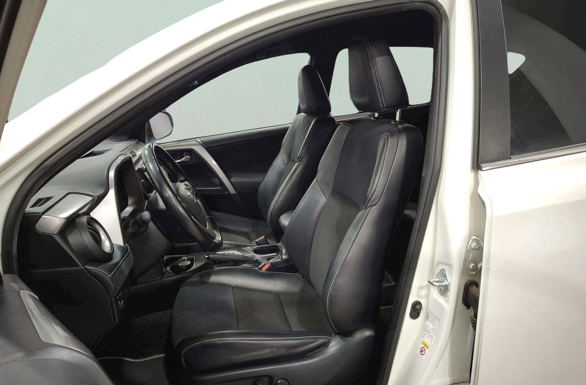 Toyota RAV4 2.5l hybrid Feel! 2WD - foto 10