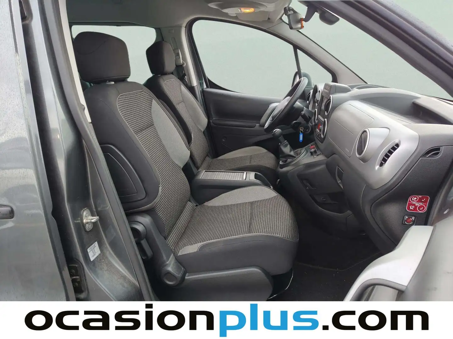 Foto Peugeot Partner Peugeot Partner Tepee Combi 1.2 PureTech Adventure Edition (110 CV)