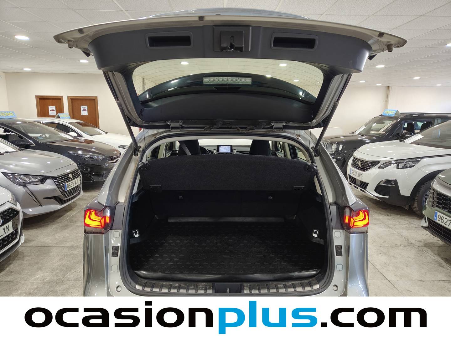 Foto Lexus NX Lexus NX 300h Business Navigation 2WD (197 CV)