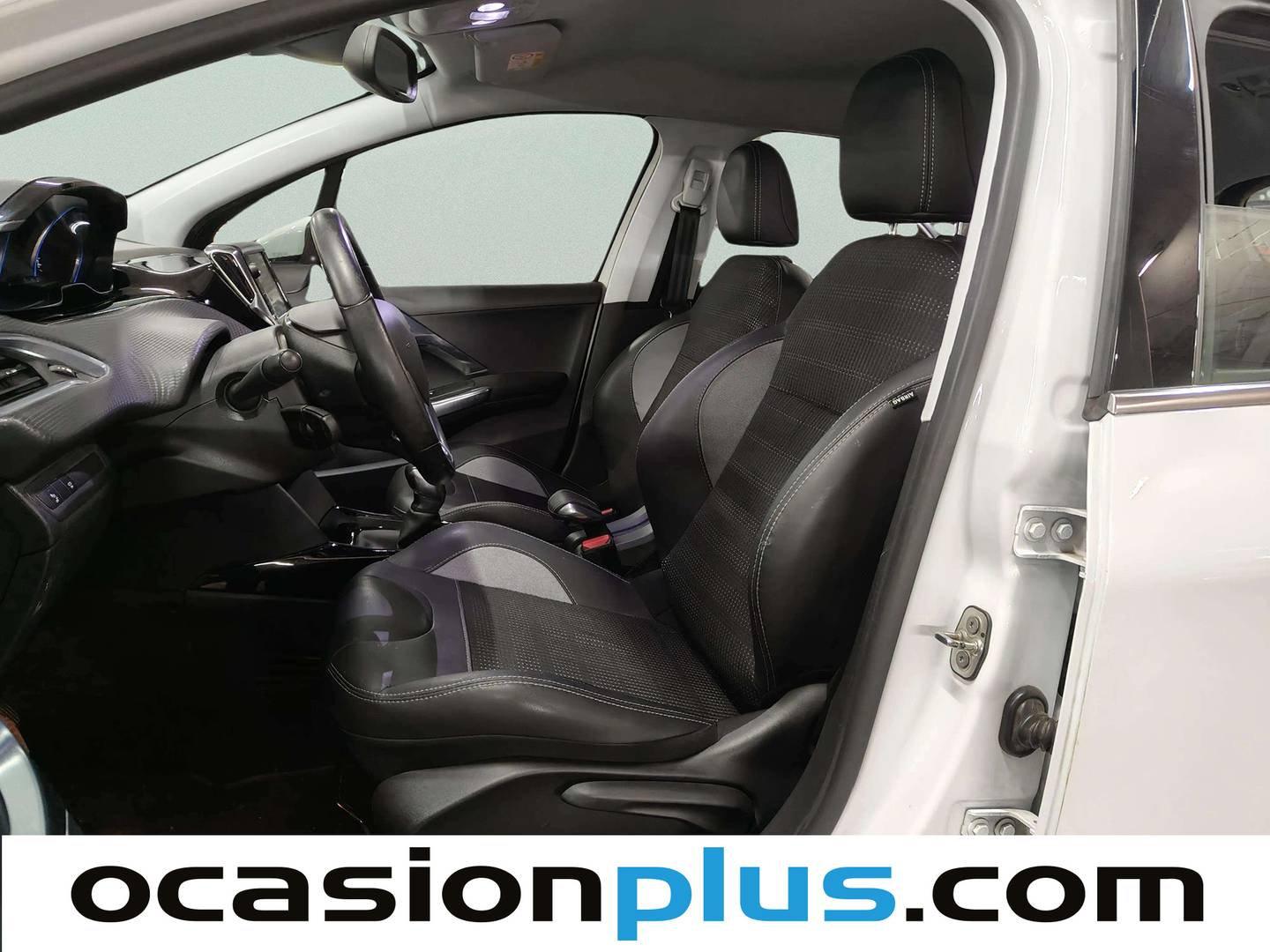 Foto asientos delanteros Peugeot 2008 Peugeot 2008 PureTech 110 S&S Allure (110 CV)