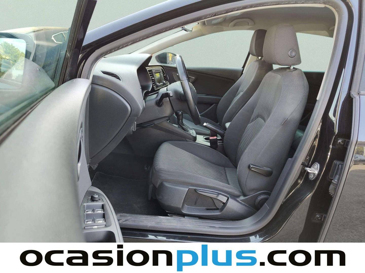 Foto asientos delanteros Seat León Seat León 1.6 TDI CR S&S Style DSG 77 kW (105 CV)
