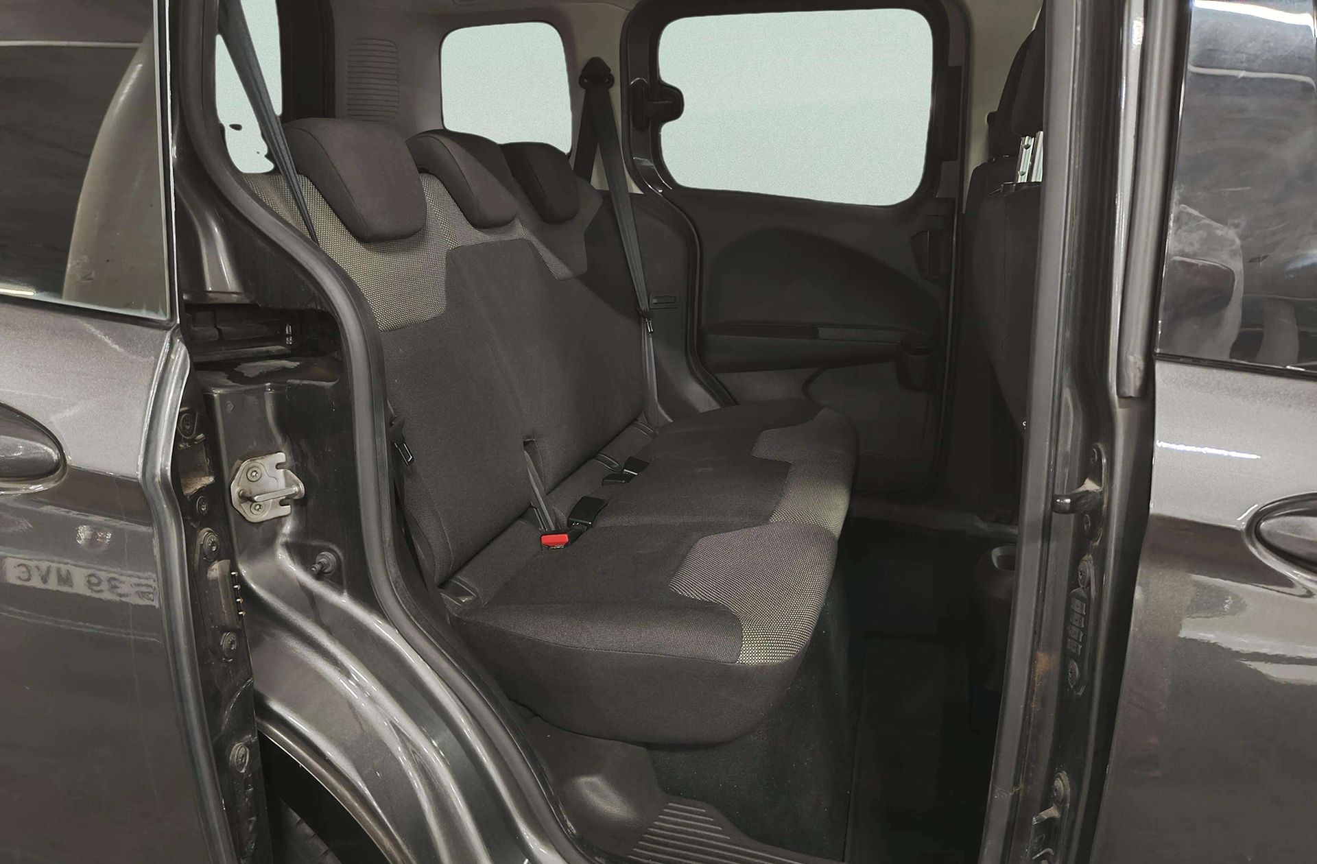 Ford Tourneo Courier 1.5 TDCi Ambiente - foto 13