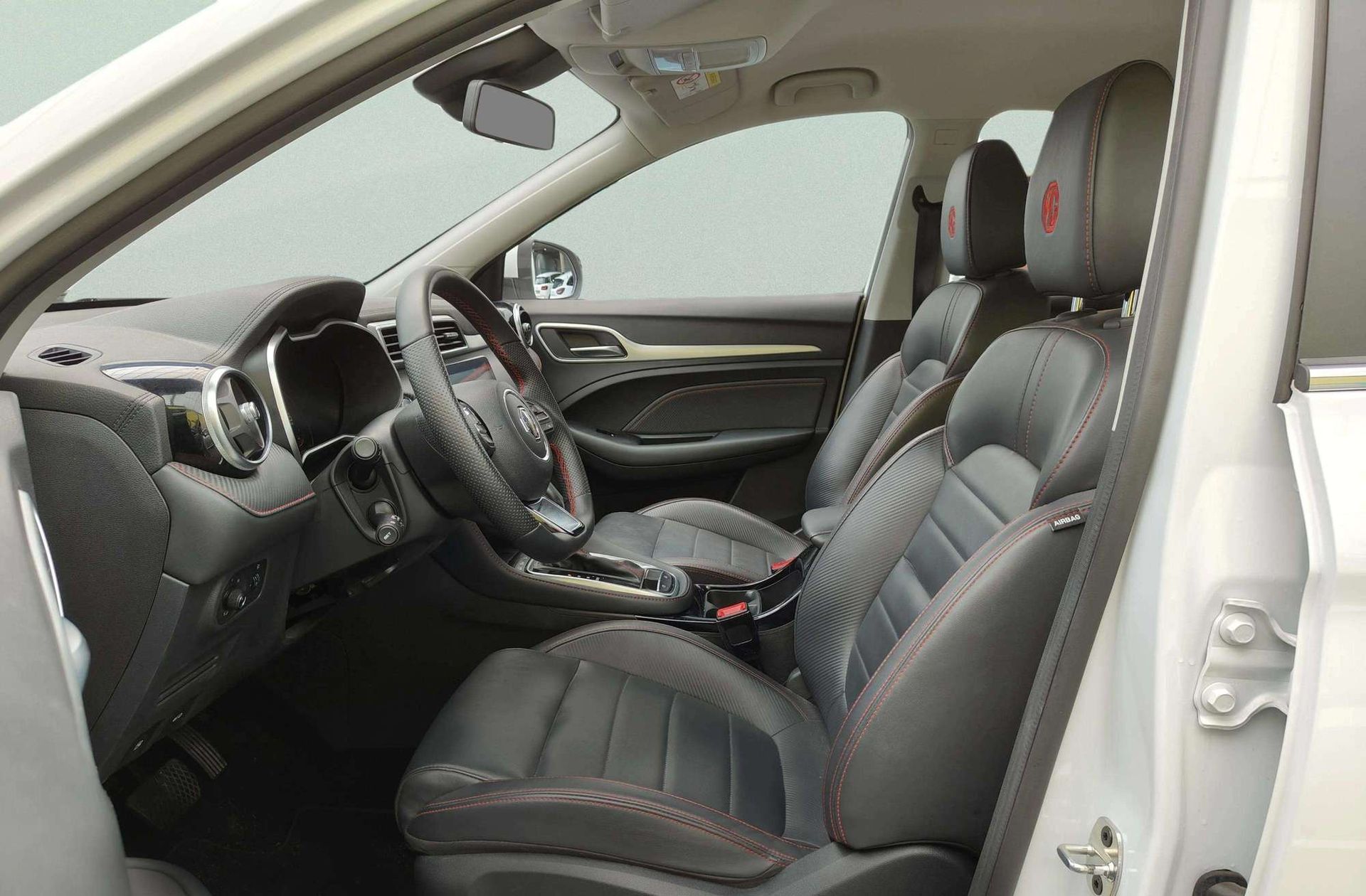 MG ZS 1.0T Luxury - foto 11