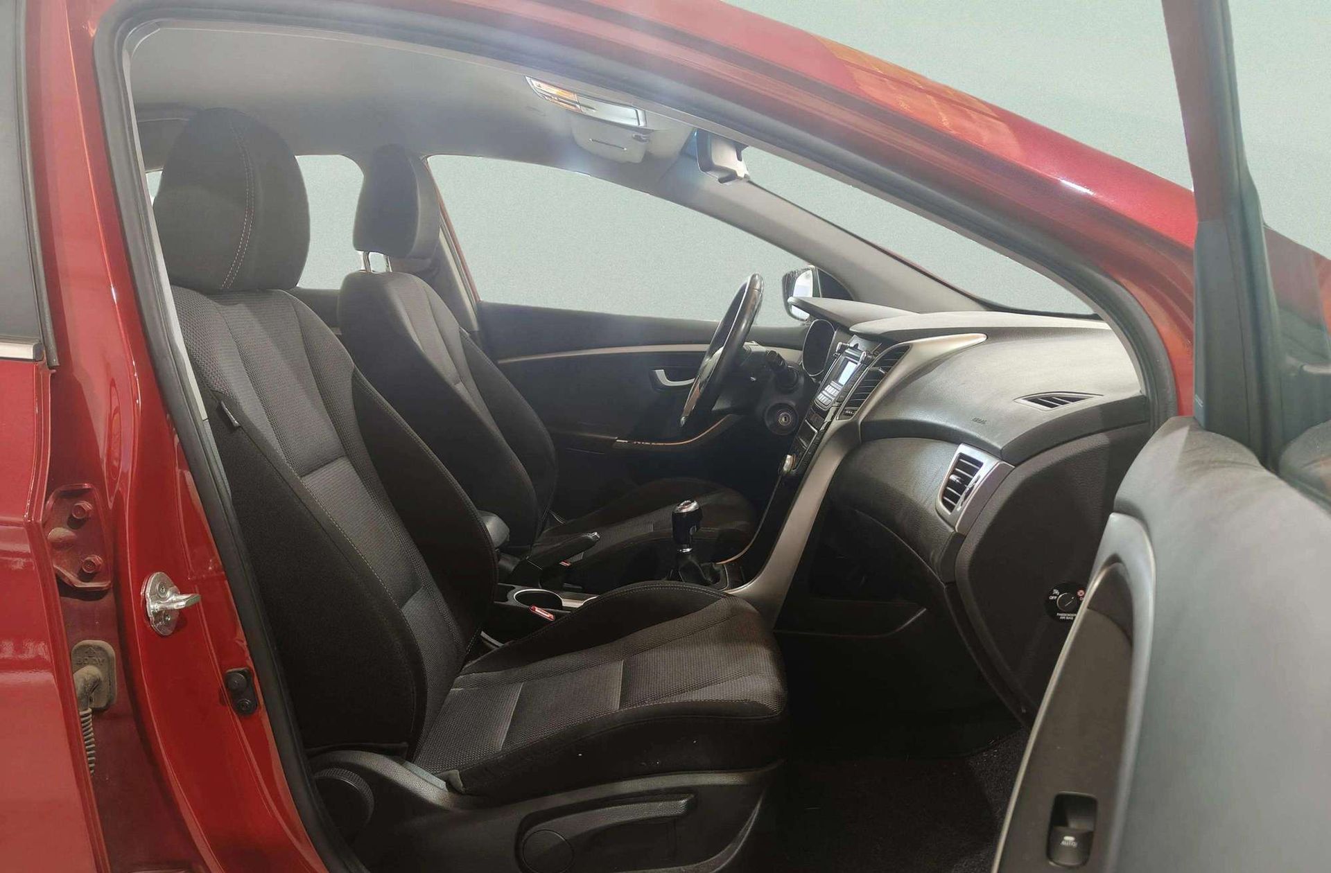 Hyundai i30 1.6 CRDi BlueDrive Tecno - foto 14