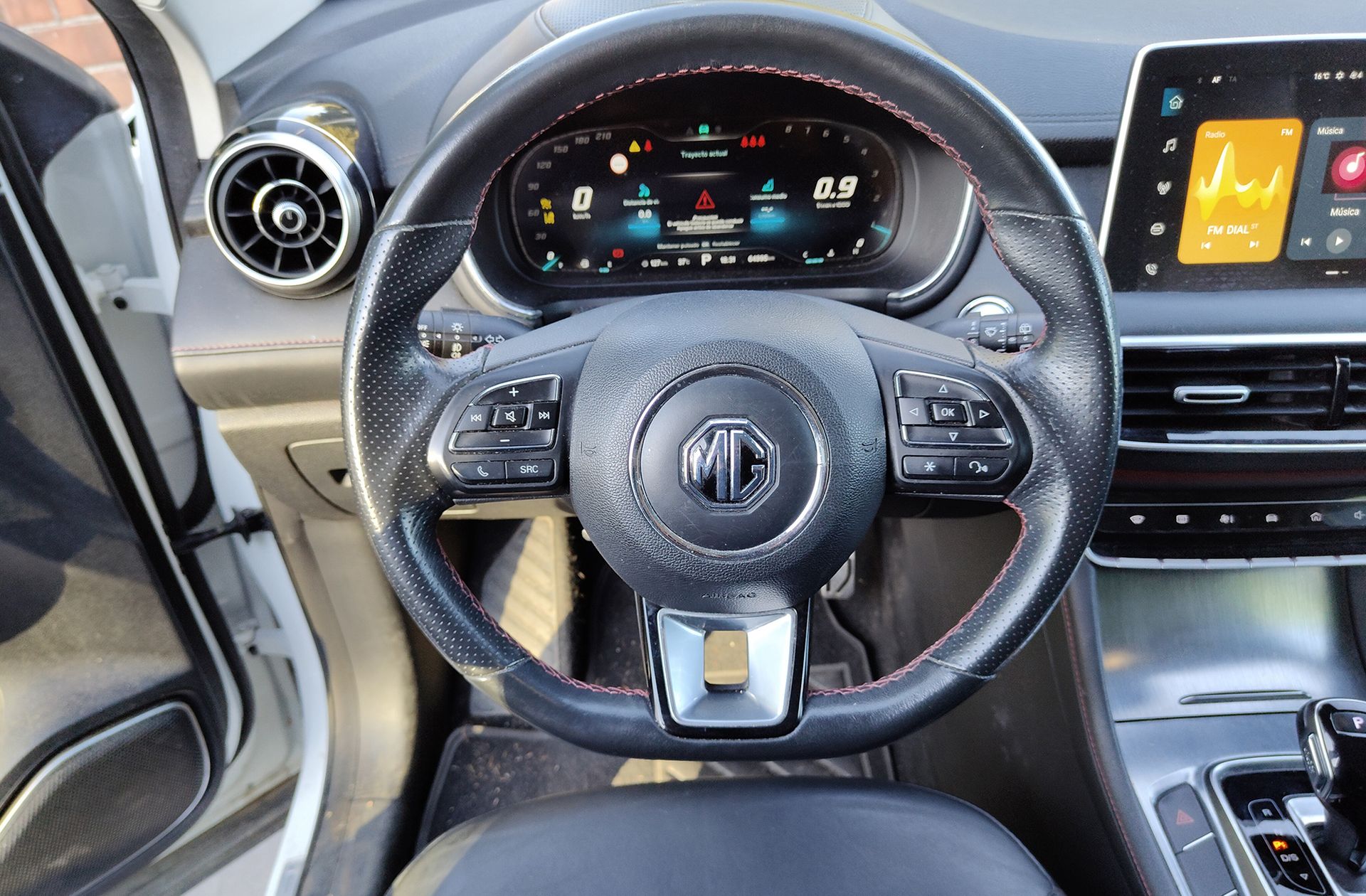 MG HS 1.5 Turbo GDI Luxury DCT - foto 25