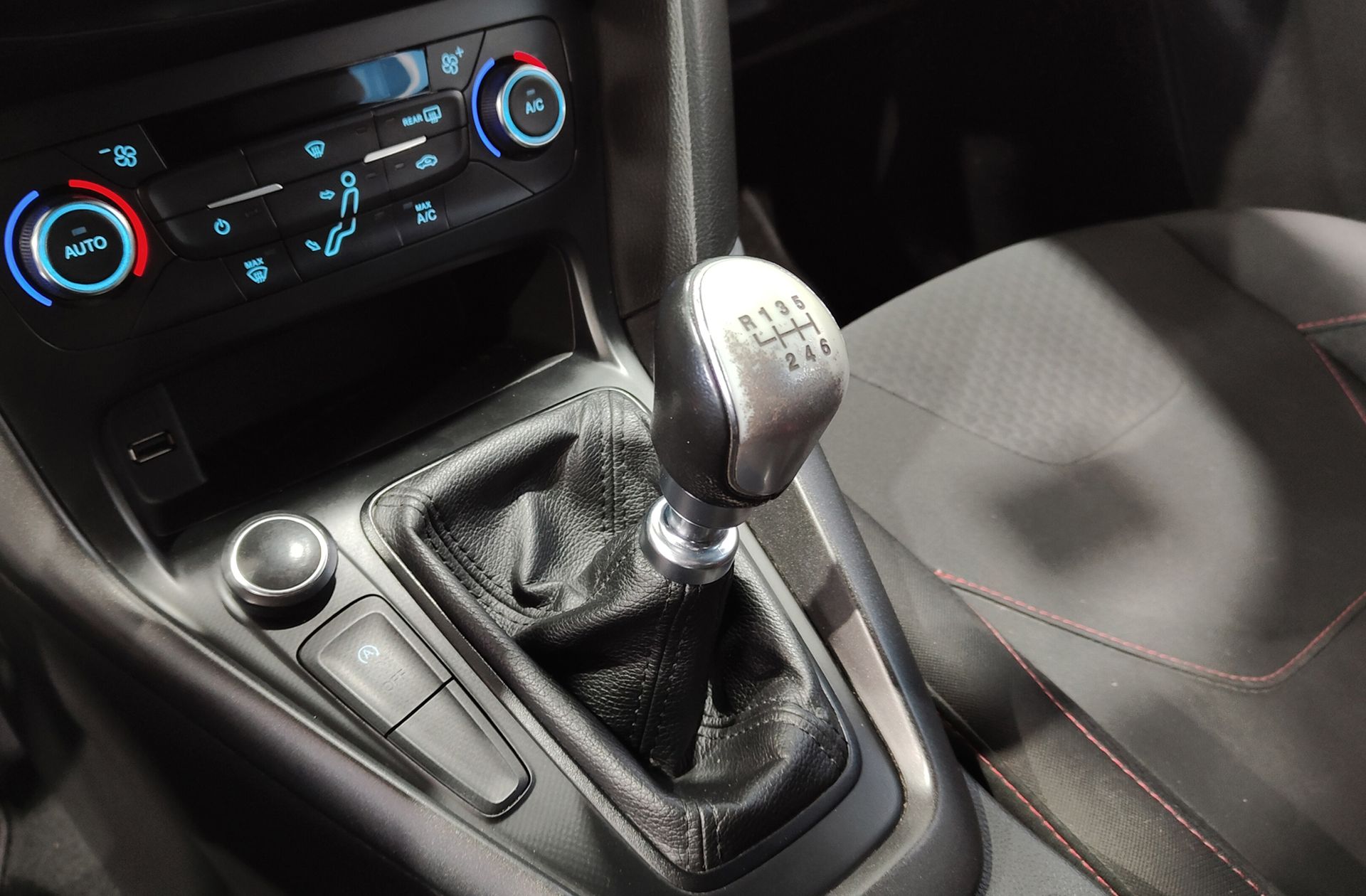 Ford Focus 1.0 EcoBoost ST-Line - foto 6