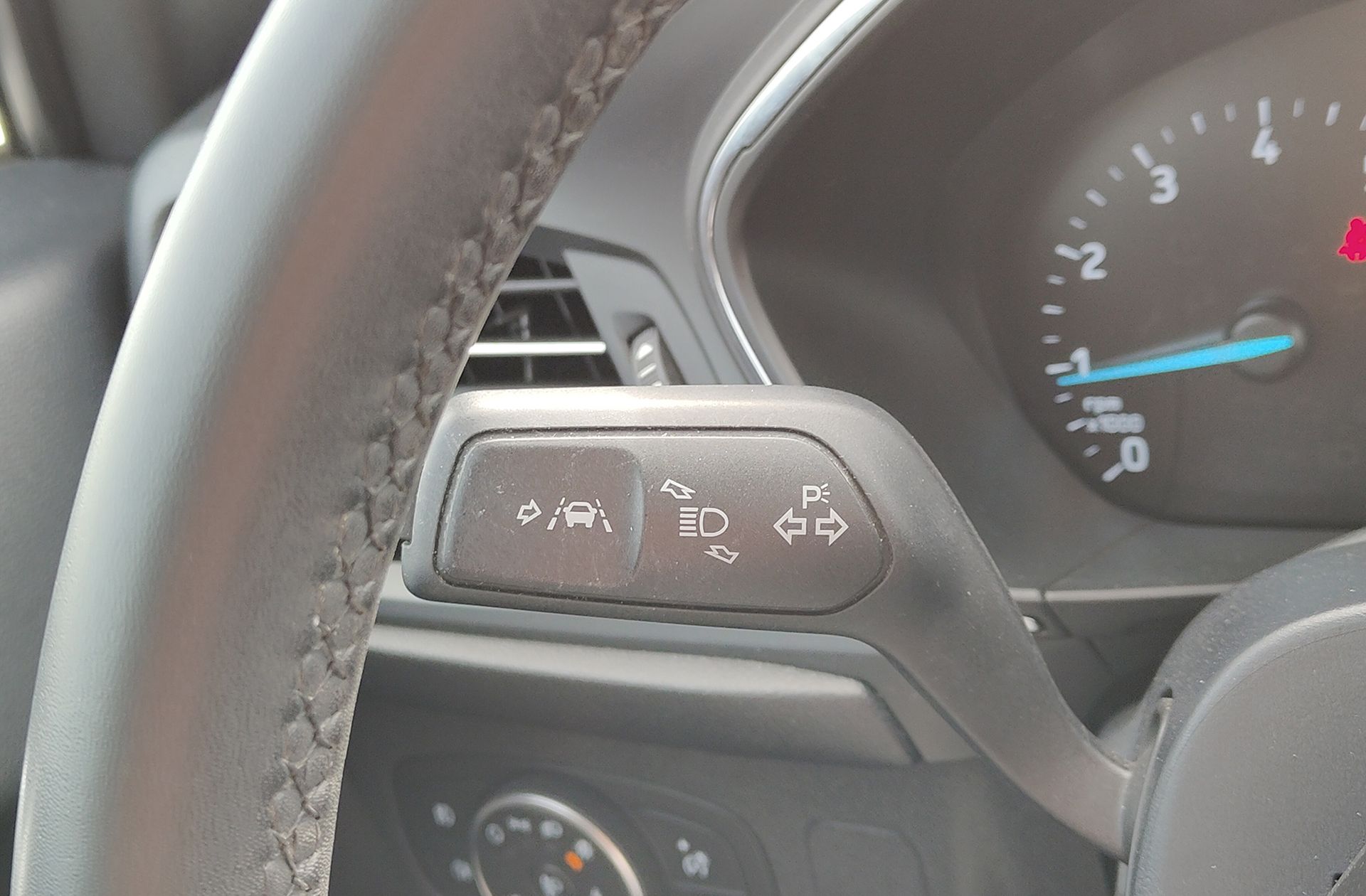 Ford Focus 1.0 EcoBoost Active - foto 22
