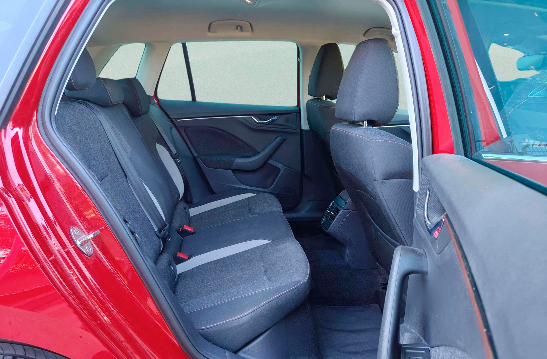 Škoda Kamiq 1.5 TSI Style DSG - foto 17