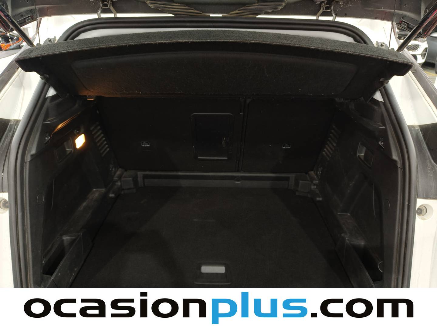 Foto Peugeot 3008 Peugeot 3008 BlueHDI 130 S&S Allure 96 kW (130 CV)