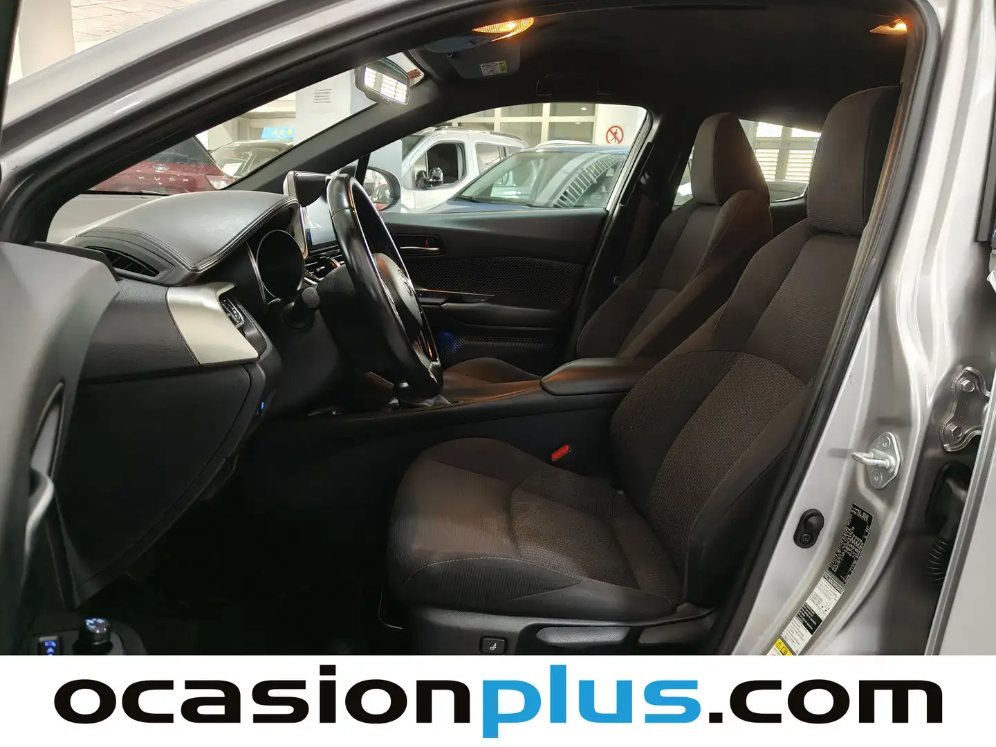 Foto Toyota C-HR Toyota C-HR 1.8 125H Advance (122 CV)