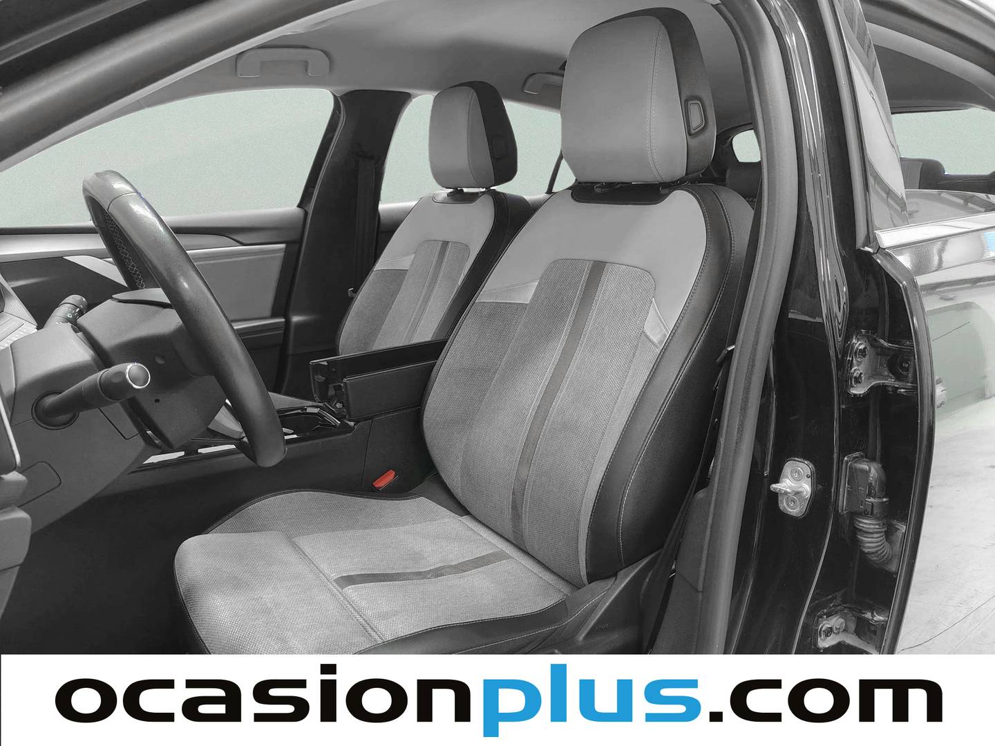 Foto asientos delanteros Opel Astra Opel Astra 1.2 Turbo XHT Elegance (130 CV)