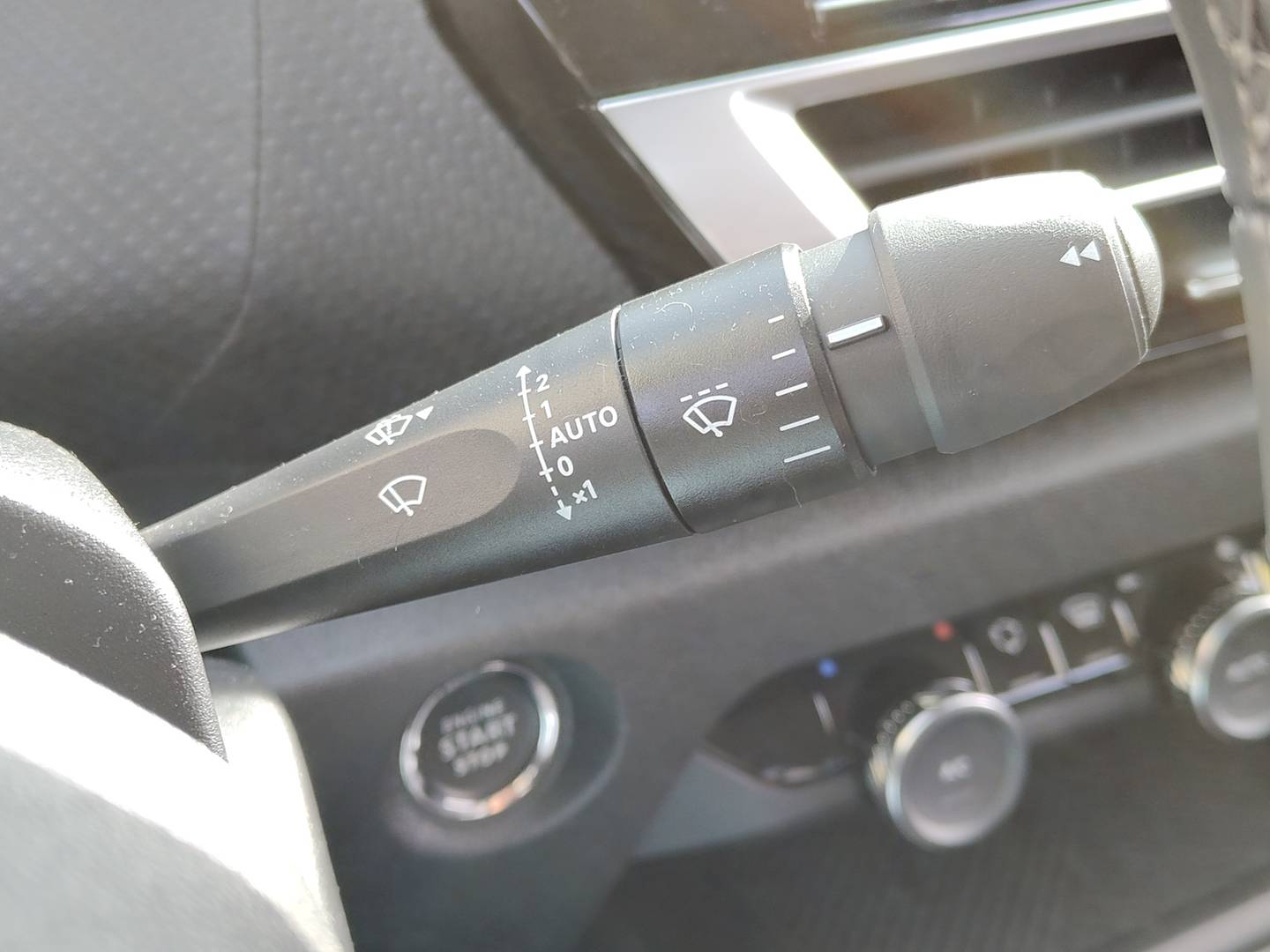 Foto Citroën C4 X Citroen C4 X 1.2 PureTech 130 S&S Shine EAT8 (131 CV)