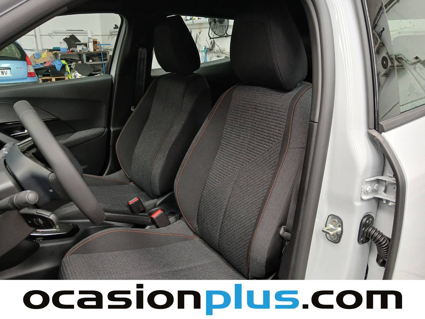 Foto asientos delanteros Peugeot 2008 Peugeot 2008 Edition Hybrid eDCS6 (110 CV)