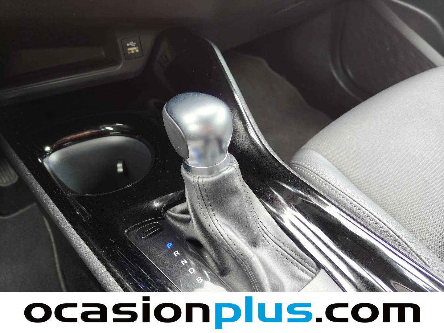 Foto Toyota C-HR Toyota C-HR 1.8 125H Advance (122 CV)