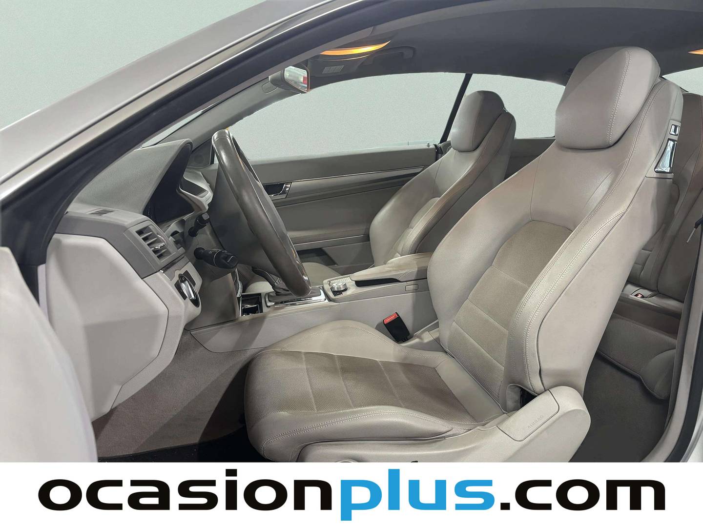 Foto asientos delanteros Mercedes Clase E Mercedes Clase E Coupé E 200 CGI Blue Efficiency Elegance (184 CV)