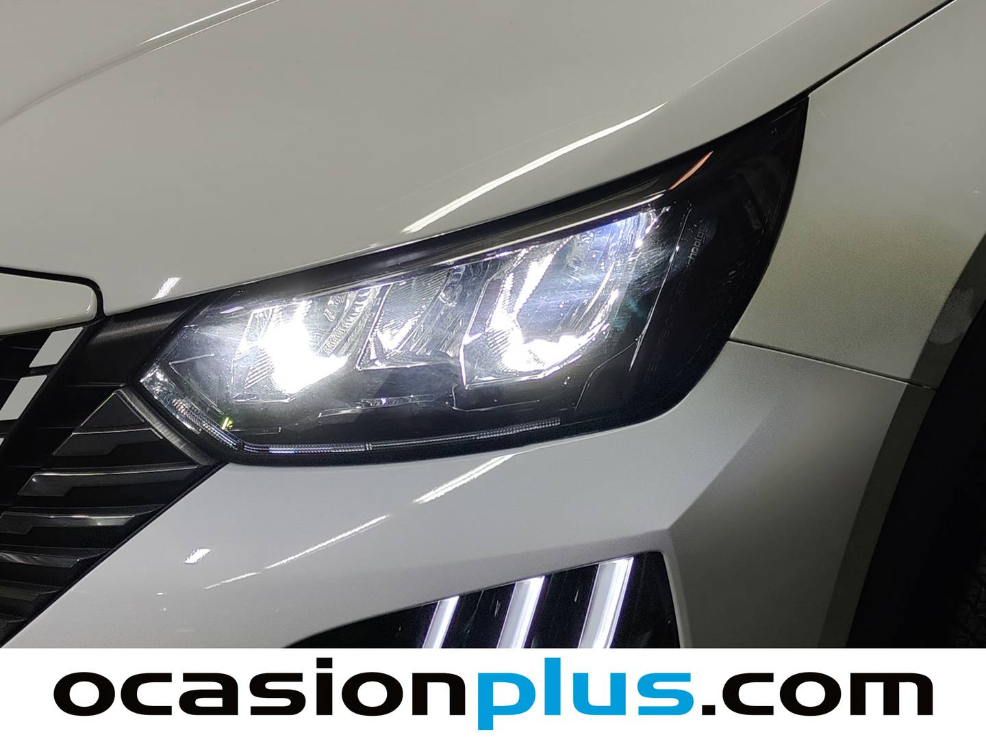 Foto Peugeot 2008 Peugeot 2008 Allure Hybrid eDCS6 (136 CV)