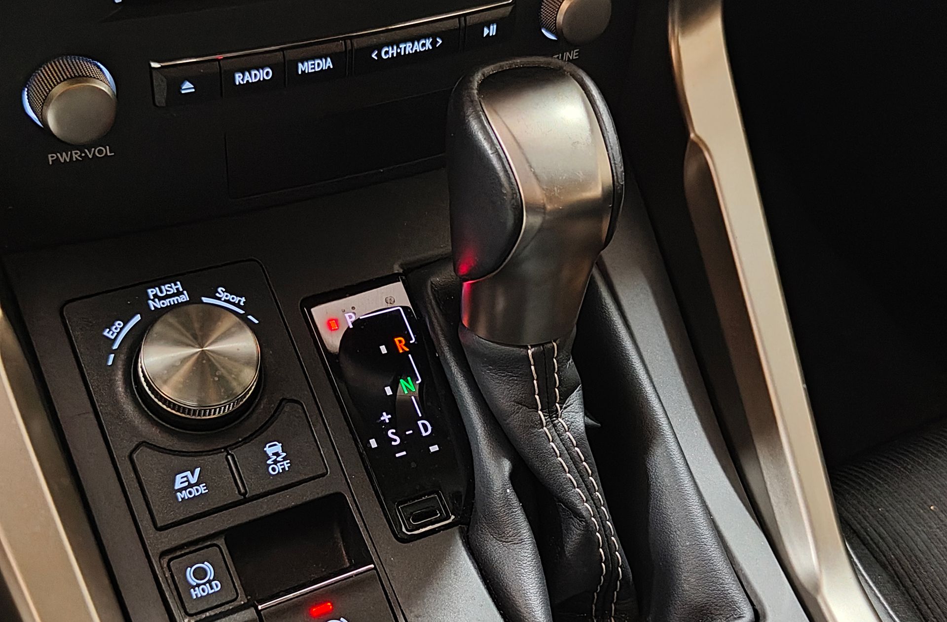 Lexus NX 300h Business Navigation 2WD - foto 5