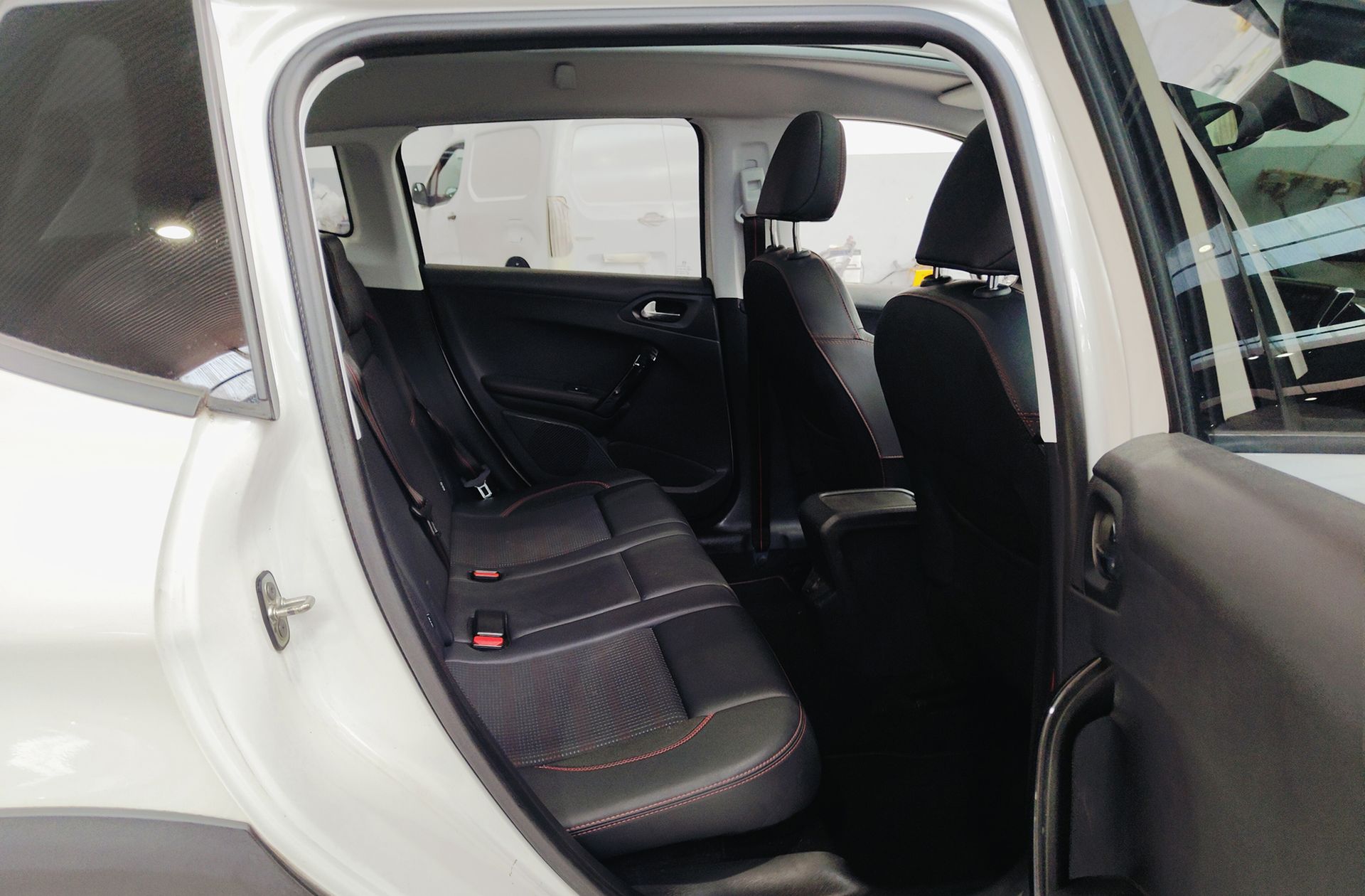 Peugeot 2008 BlueHDi 120 GT Line - foto 19