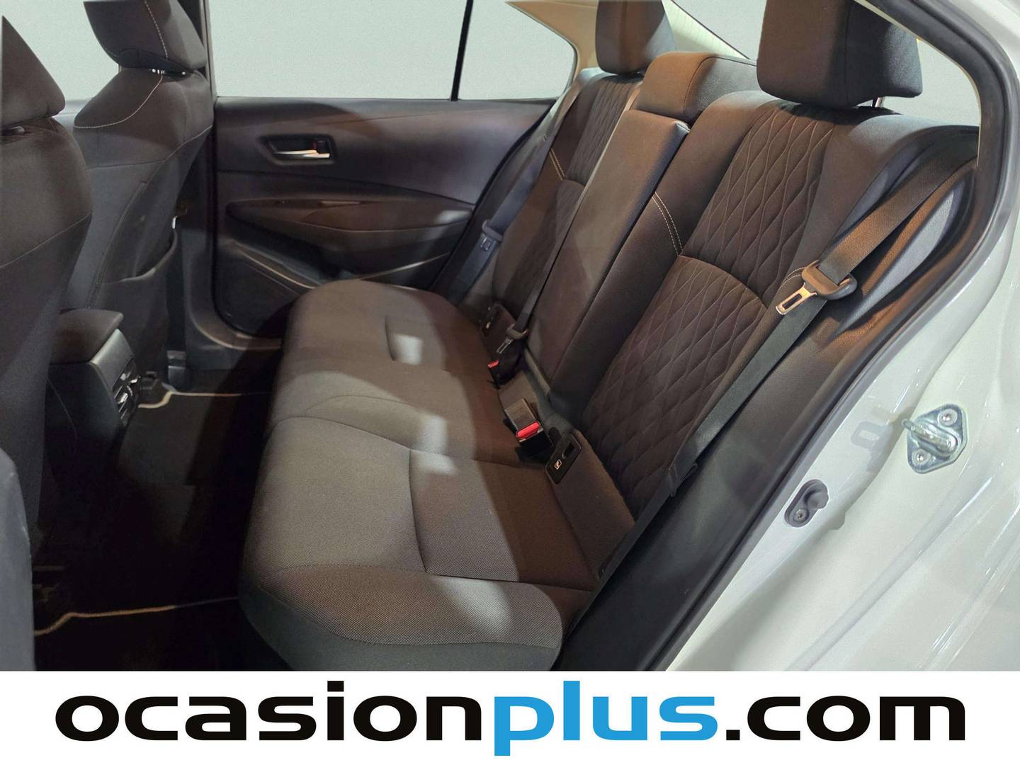 Foto asientos traseros Toyota Corolla Toyota Corolla 1.8 125H Business Plus E-CVT (122 CV)