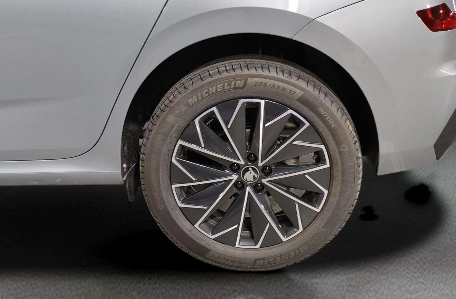 Škoda Kamiq 1.0 TSI Selection DSG - foto 40