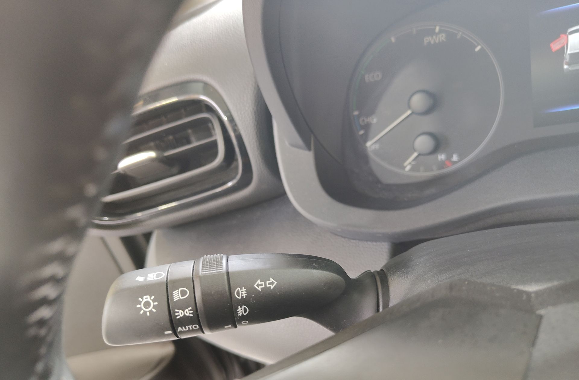Toyota Yaris 120H Active Plus - foto 19