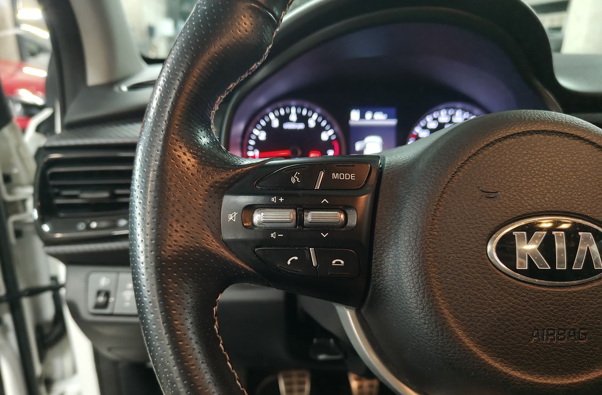 Kia Stonic 1.0 T-GDi MHEV iMT GT Line - foto 31