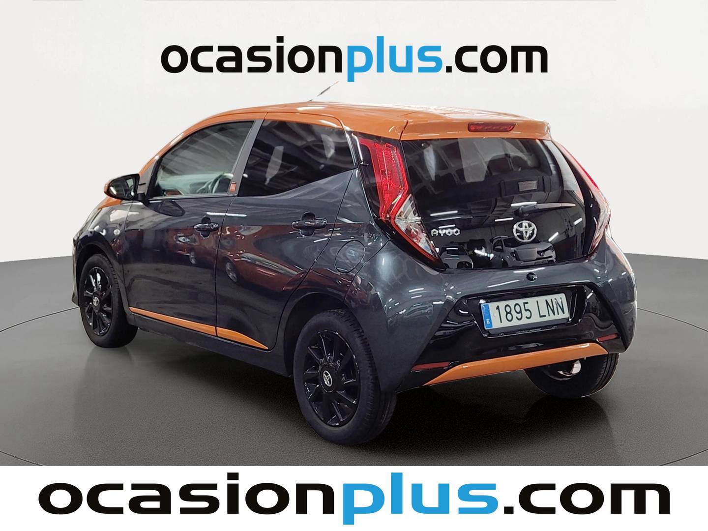 Foto trasera Toyota Aygo Toyota Aygo 1.0 70 x-cite JBL (72 CV) izquierda