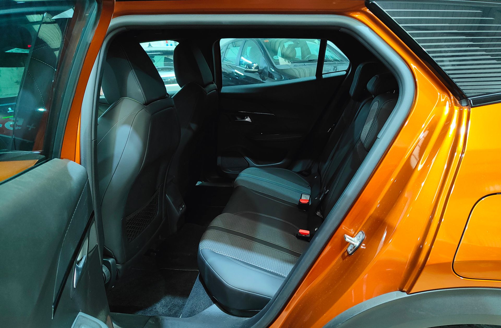 Peugeot 2008 PureTech 130 GT Line EAT8 - foto 13
