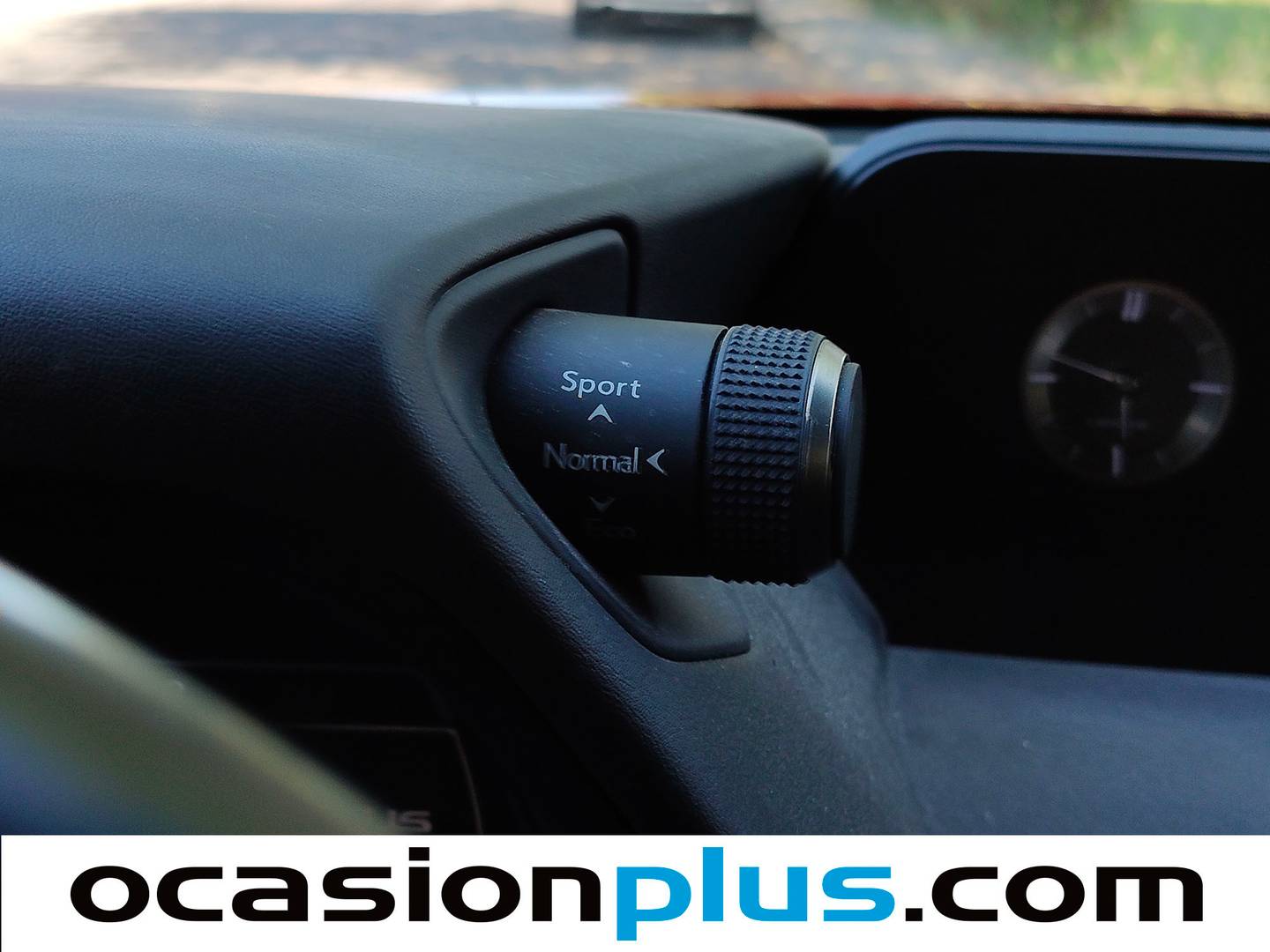 Equipamiento del Lexus UX Lexus UX 300e Business (204 CV)