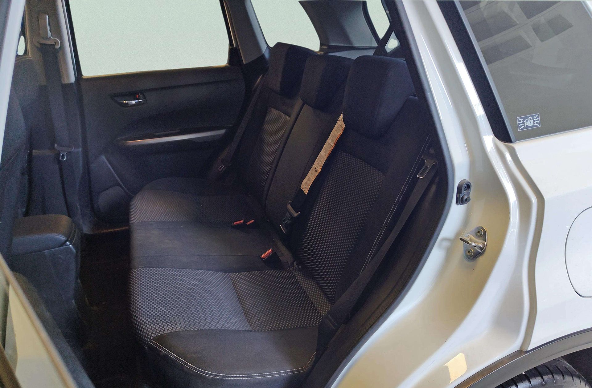 Suzuki Vitara 1.0 T GLE - foto 11