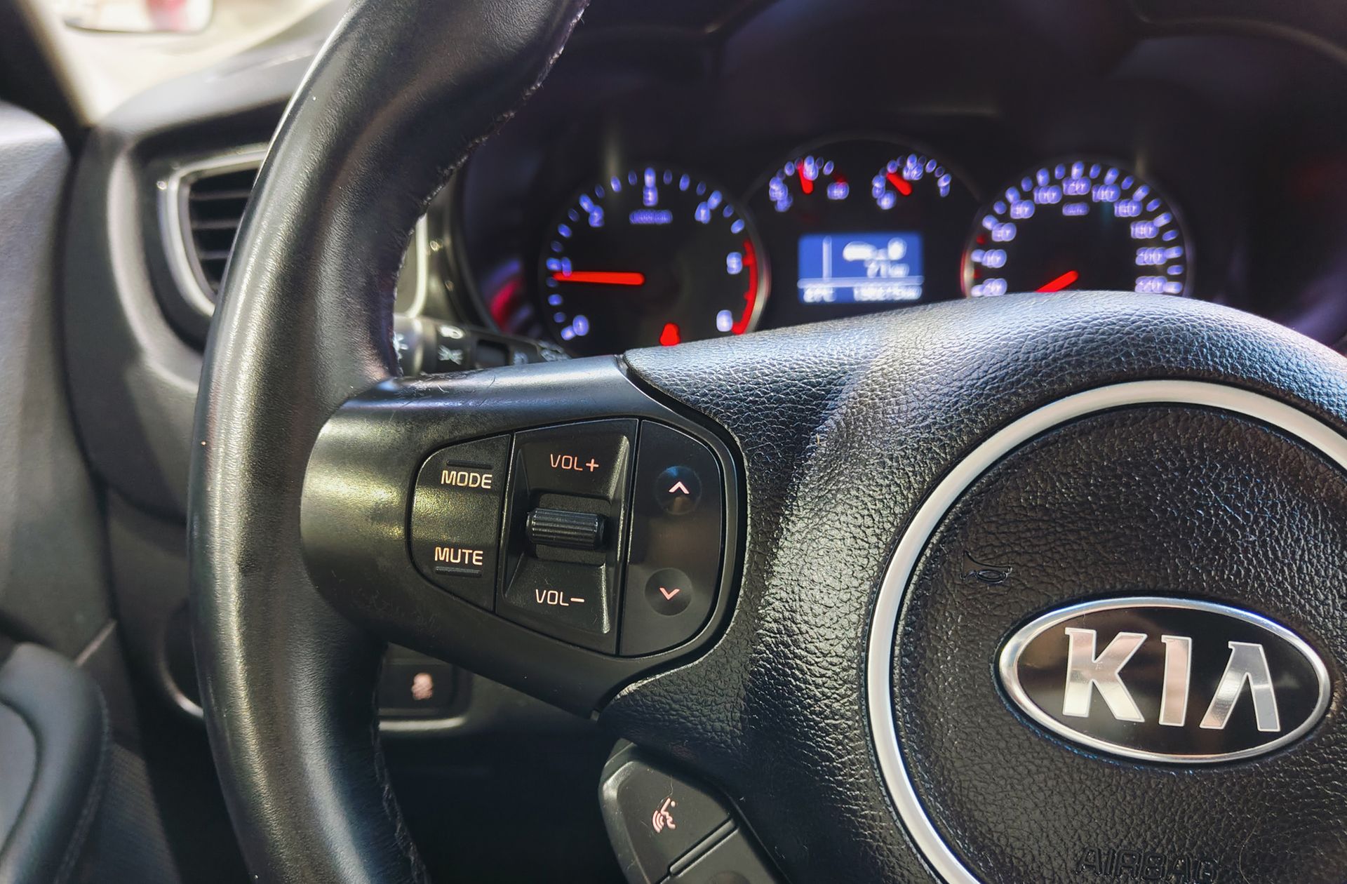 Kia Carens 1.7 CRDi VGT Eco-Dynam x-Tech 7 plazas - foto 28