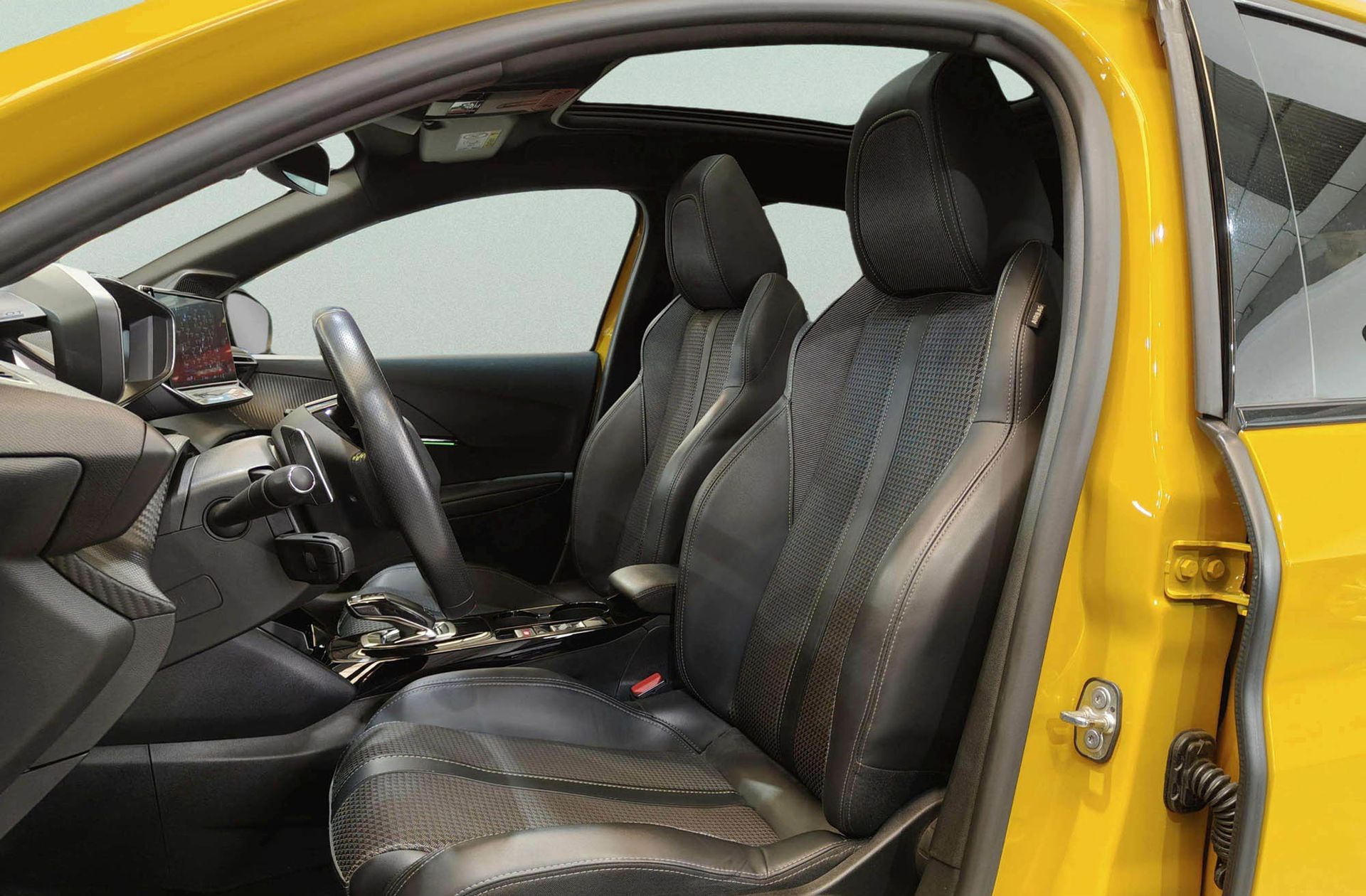 Peugeot 208 PureTech 130 GT EAT8 - foto 14