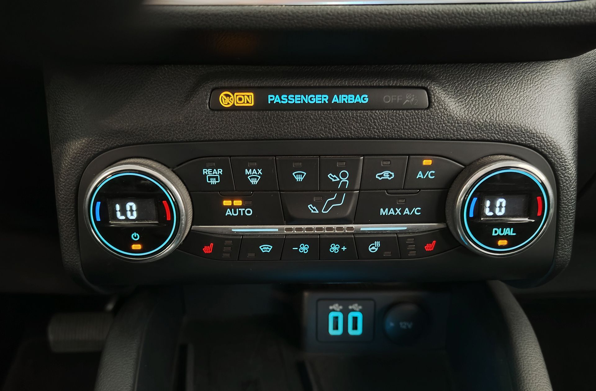 Ford Kuga 2.0 EcoBlue Titanium 4x4 - foto 30