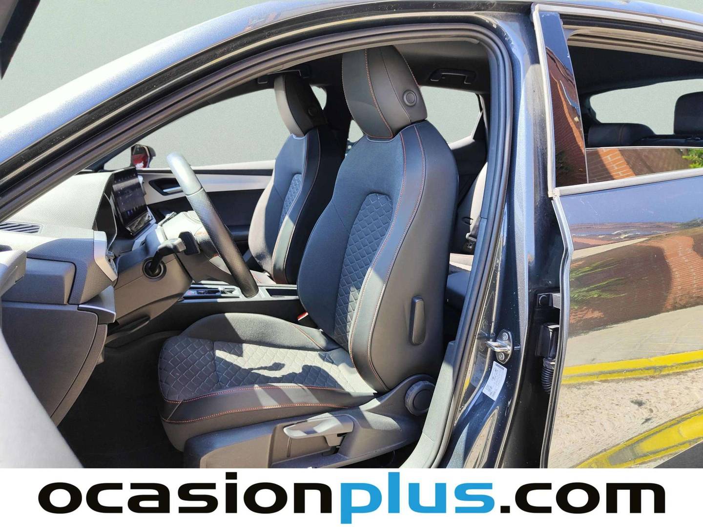 Foto asientos delanteros Seat León Seat León 1.5 eTSI S&S FR Launch Pack L DSG (150 CV)