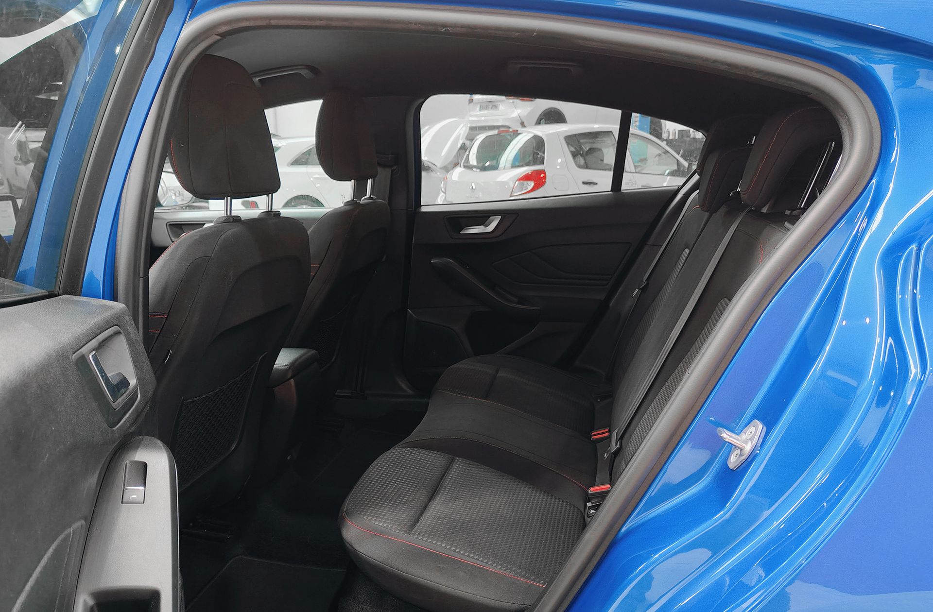 Ford Focus 1.0 EcoBoost ST-Line - foto 12