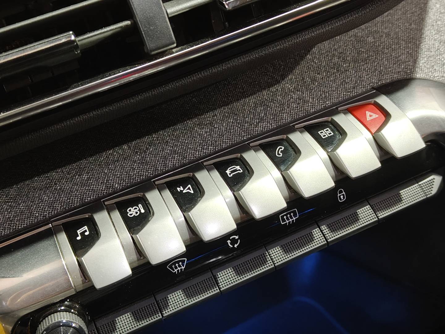 Foto Peugeot 3008 Peugeot 3008 PureTech 130 S&S Allure EAT8 (130 CV)