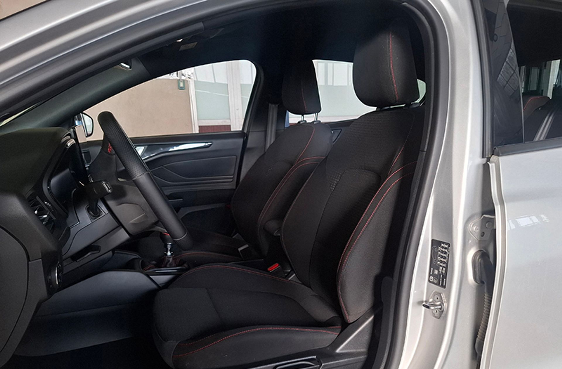 Ford Focus 1.0 EcoBoost MHEV ST-Line - foto 9