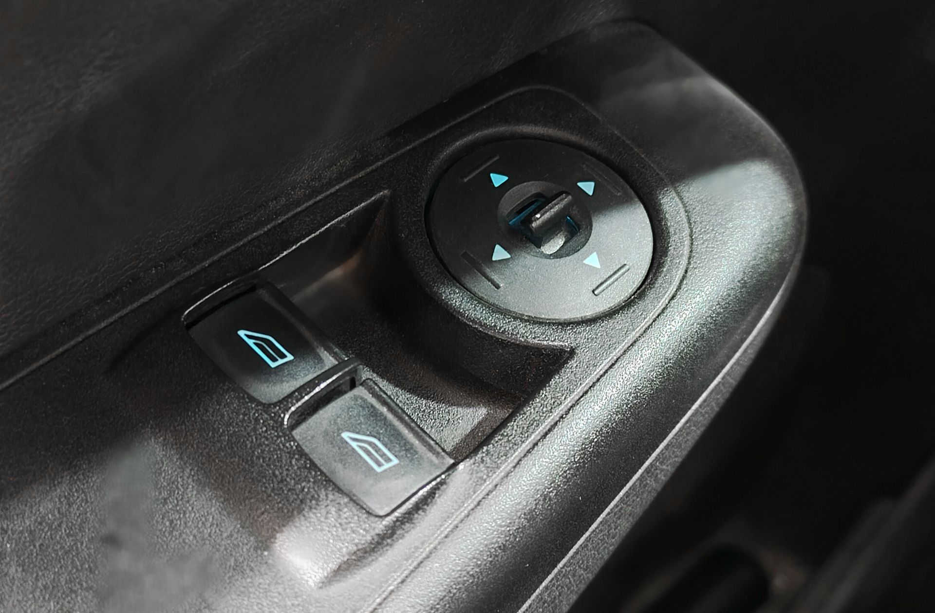 Ford Tourneo Courier 1.0 EcoBoost Titanium - foto 29